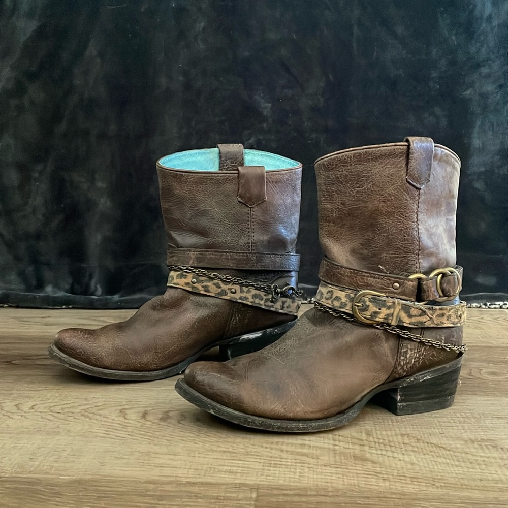 Corral women’s ankle boots, brown, size 8.